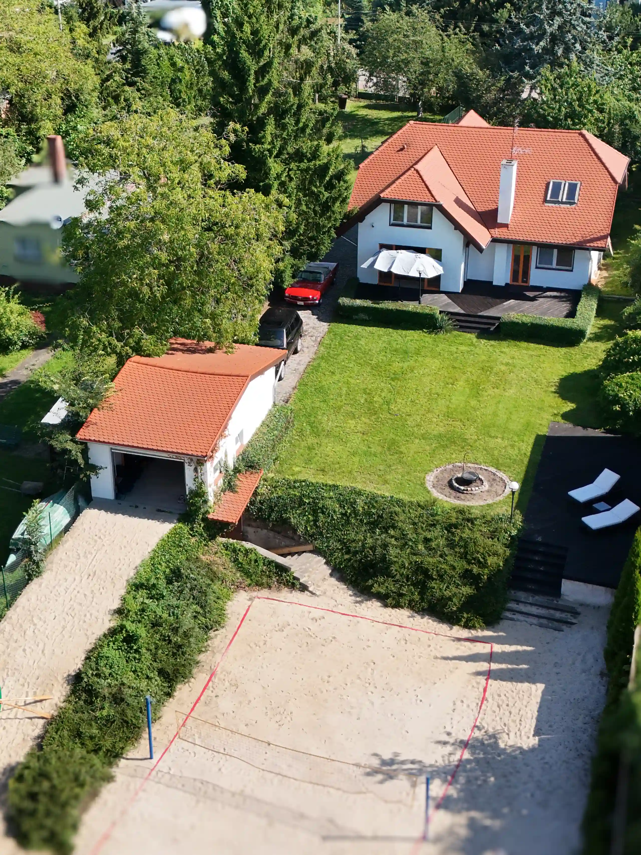 Ptaki nas obserwują Cała posiadłość rezydencji nad jeziorem